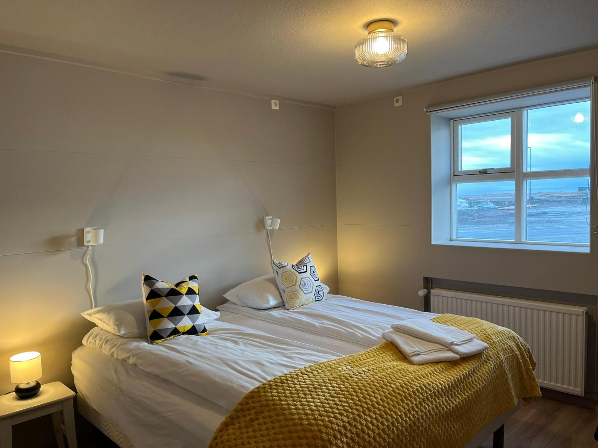 Guesthouse Hvammur By The Harbour Höfn Екстериор снимка