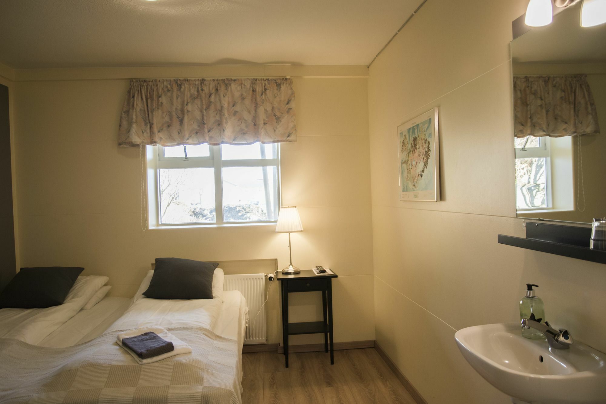 Guesthouse Hvammur By The Harbour Höfn Екстериор снимка